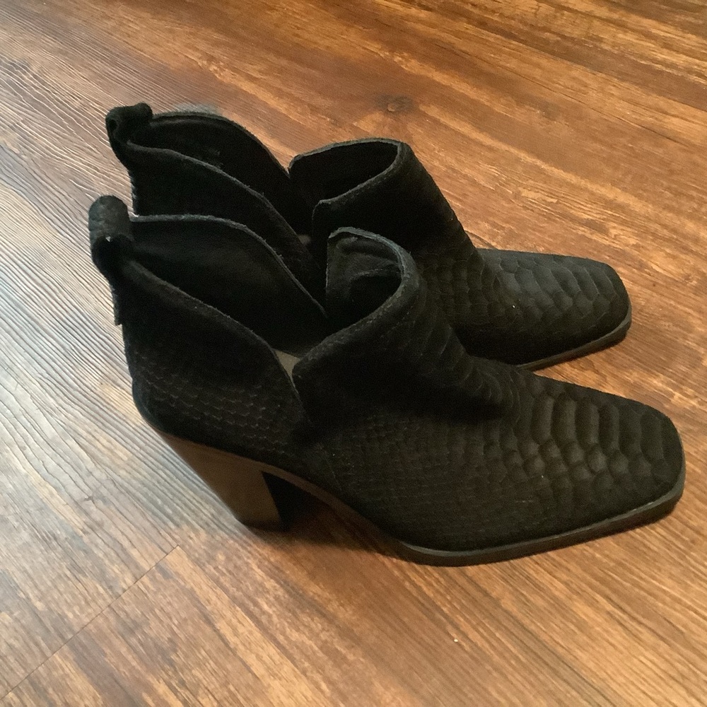 Jeffery‎ Campbell Rosee women’s booties black size 8 suede festival stacked heel